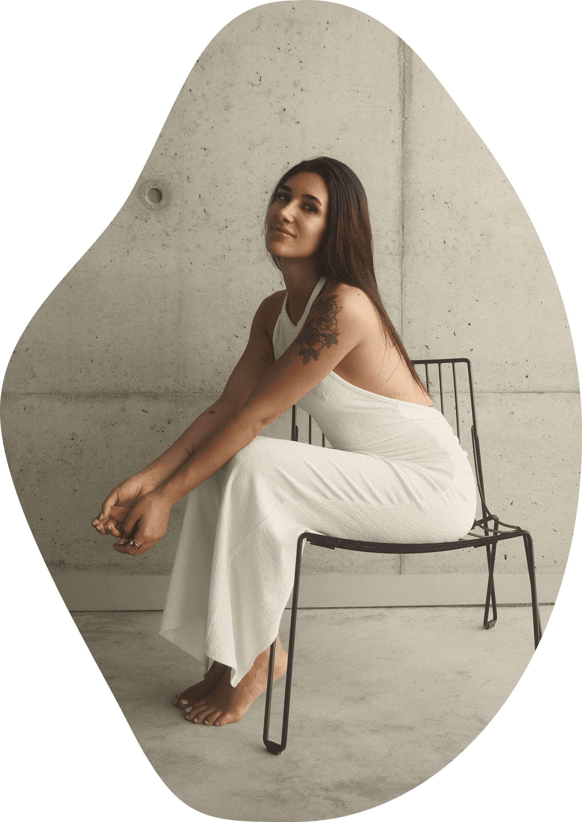 Professional portrait of Jo Guerreiro, trauma-trained Somatic Sexologist and Somatic Experiencing Practitioner